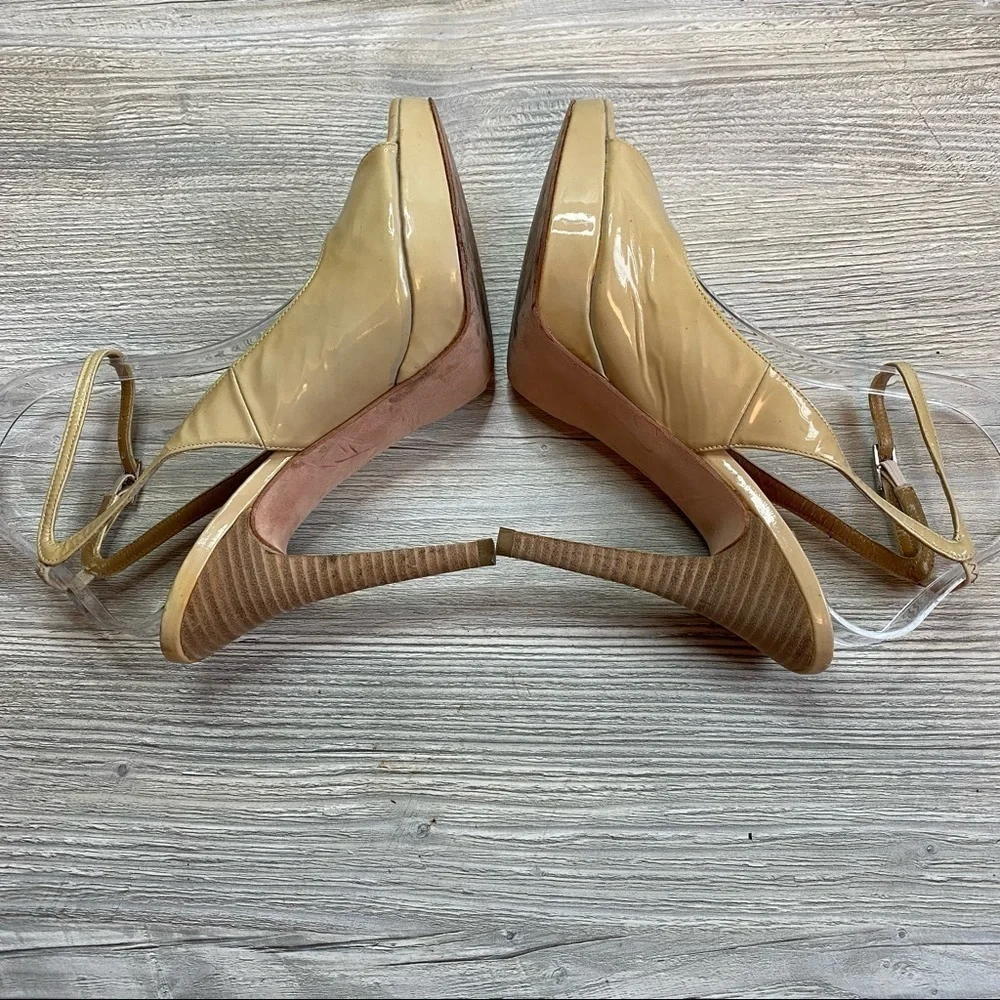 Stuart Weitzman beige patent leather ankle strap platform open toe heels size 8